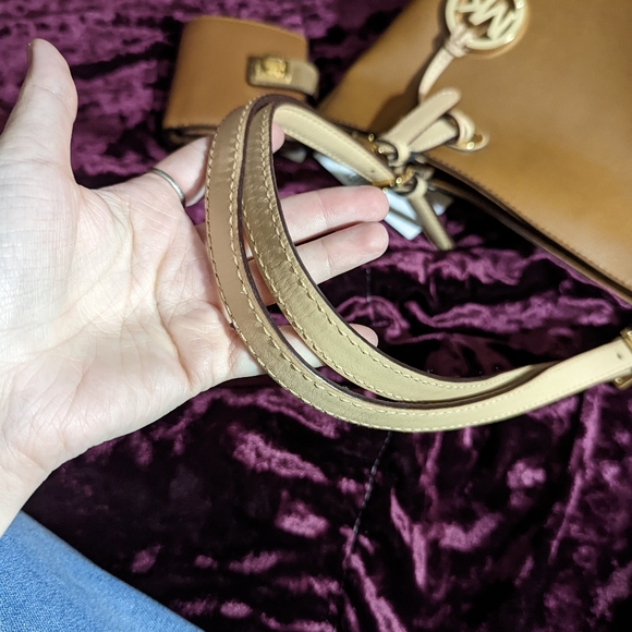Michael kors bag and wallet - Picture 3 of 11